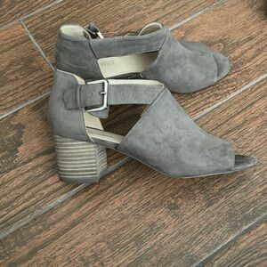 Nine West chunky heel peep toe